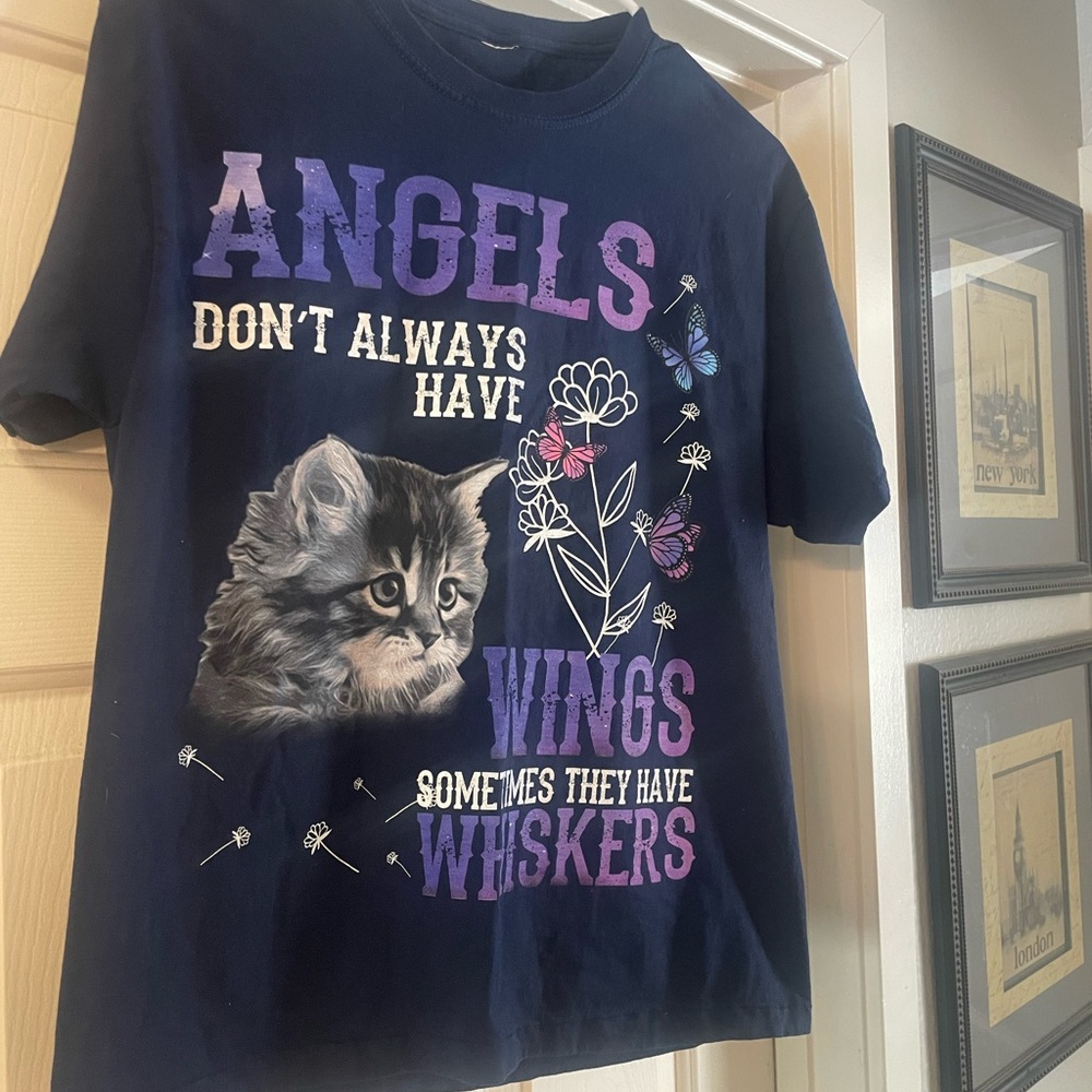 Cat Graphic T-Shirt with Purple and Blue Accents. No tag. I believe it’s a med